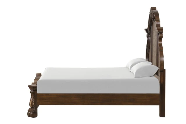 Leovanni E.King & Queen Bed - Image 4