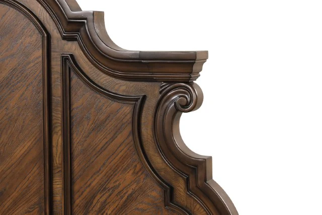 Leovanni E.King & Queen Bed - Image 6