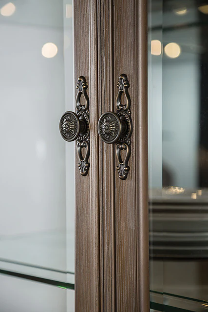 Seven Oaks Hutch & Buffet - Image 3