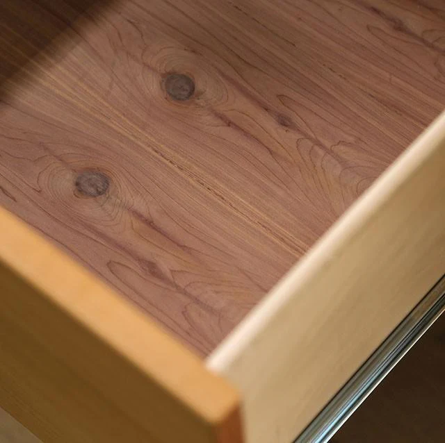 Willamette 5-Drawer Chest - Image 2